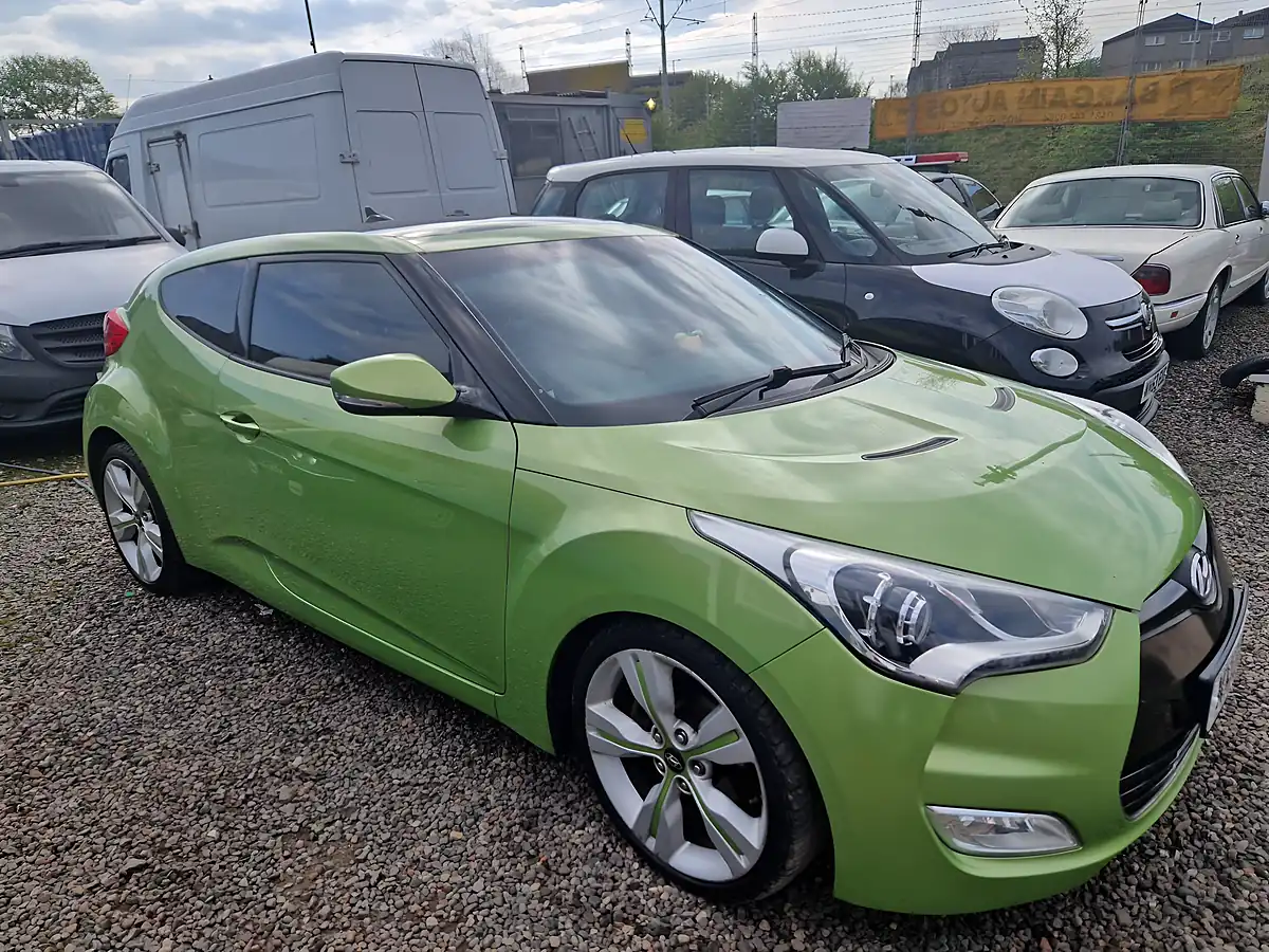 Used 2013 Hyundai Veloster Sport Green - Interior and Exterior details 13