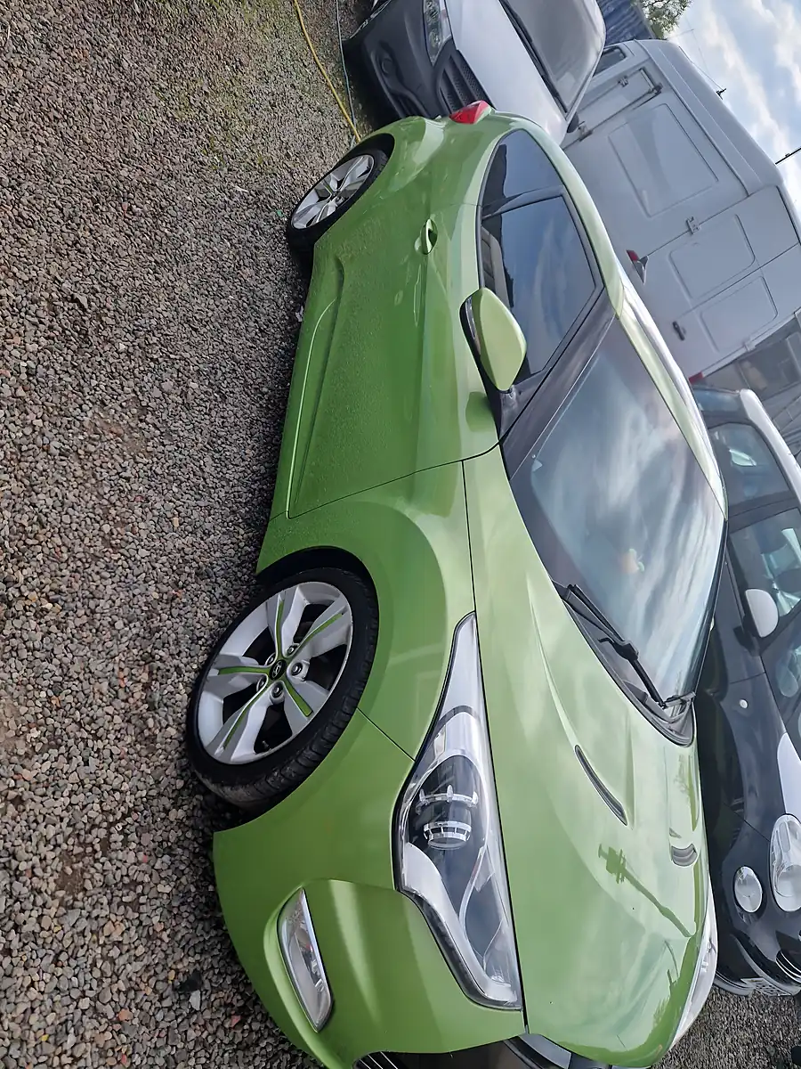 Used 2013 Hyundai Veloster Sport Green - Interior and Exterior details 14