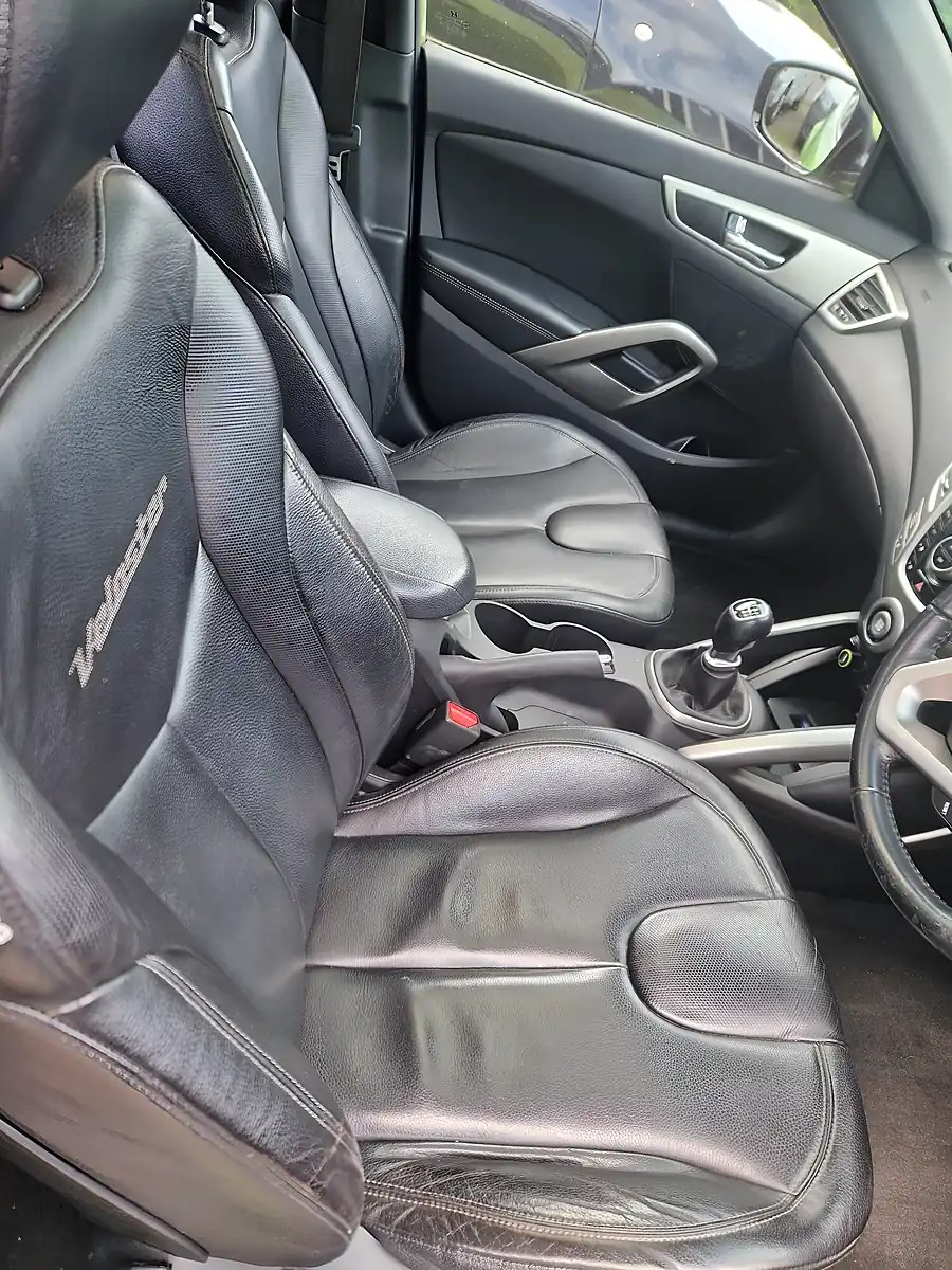 Used 2013 Hyundai Veloster Sport Green - Interior and Exterior details 15