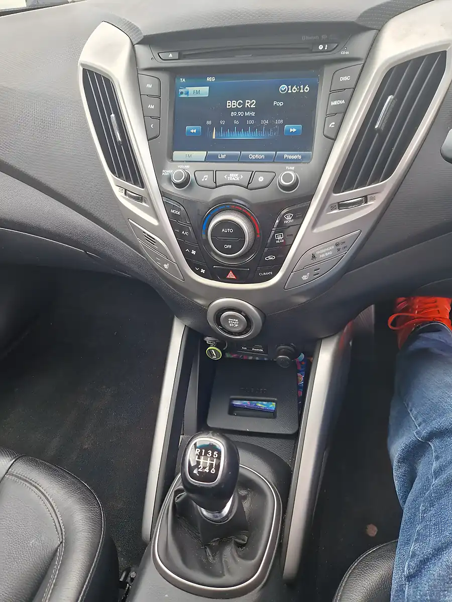 Used 2013 Hyundai Veloster Sport Green - Interior and Exterior details 17