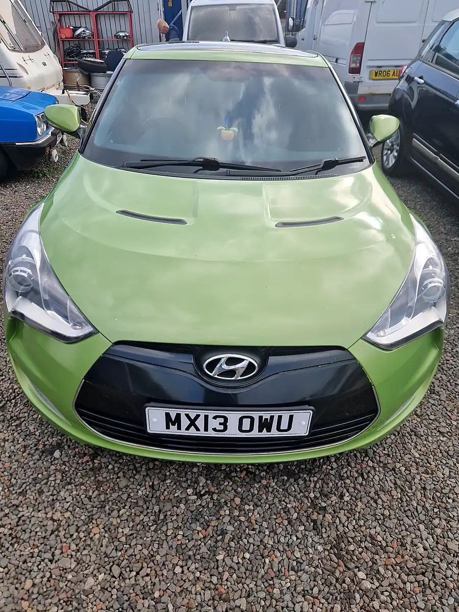 Used 2013 Hyundai Veloster Sport Green - Interior and Exterior details 2