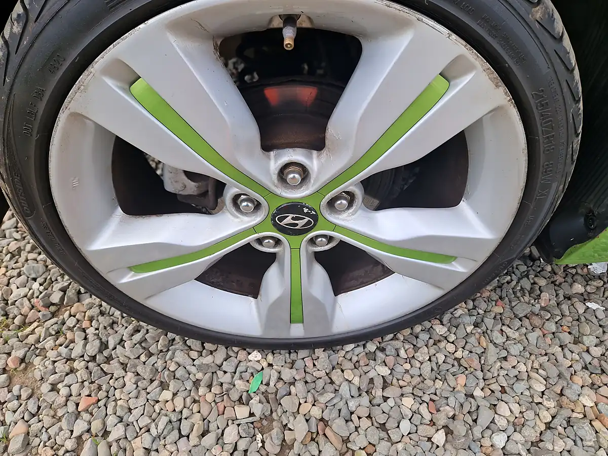 Used 2013 Hyundai Veloster Sport Green - Interior and Exterior details 20