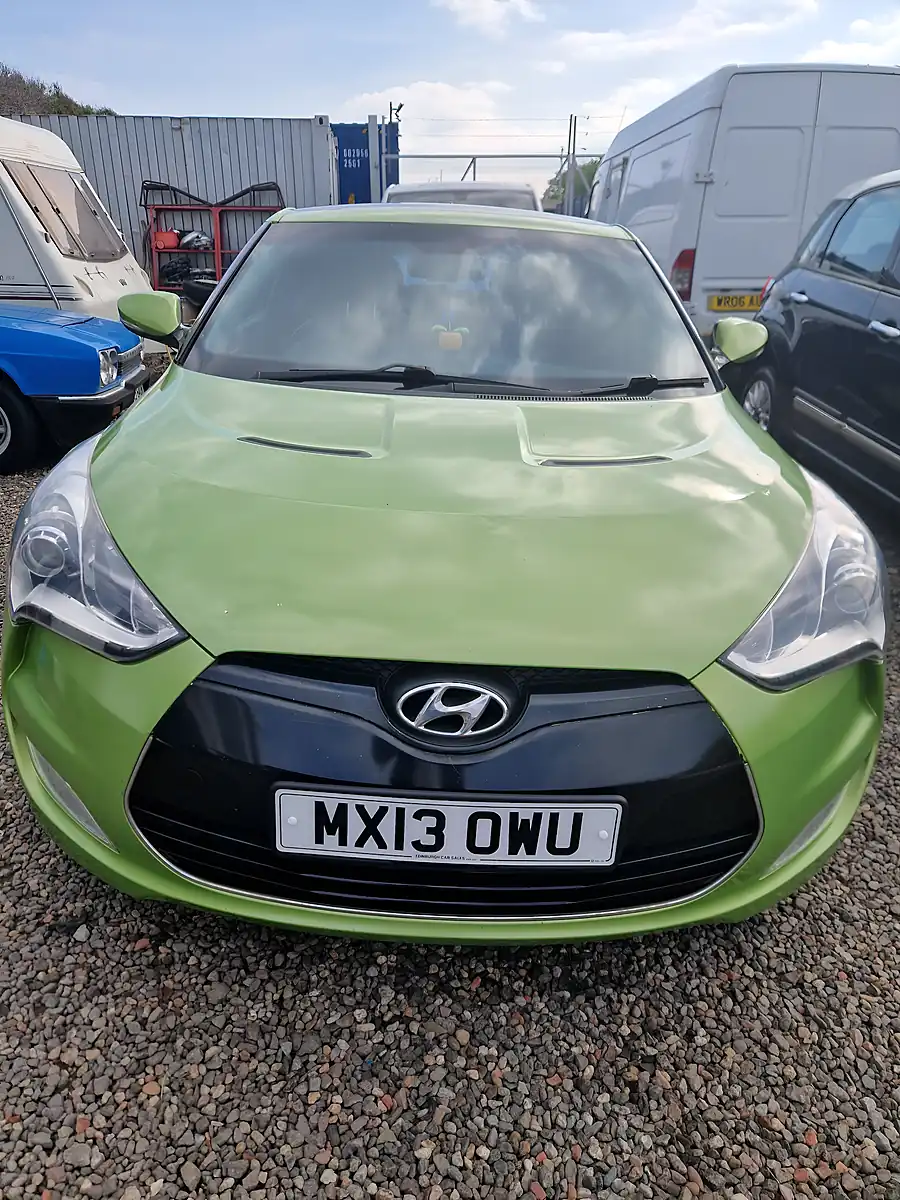 Used 2013 Hyundai Veloster Sport Green - Interior and Exterior details 3