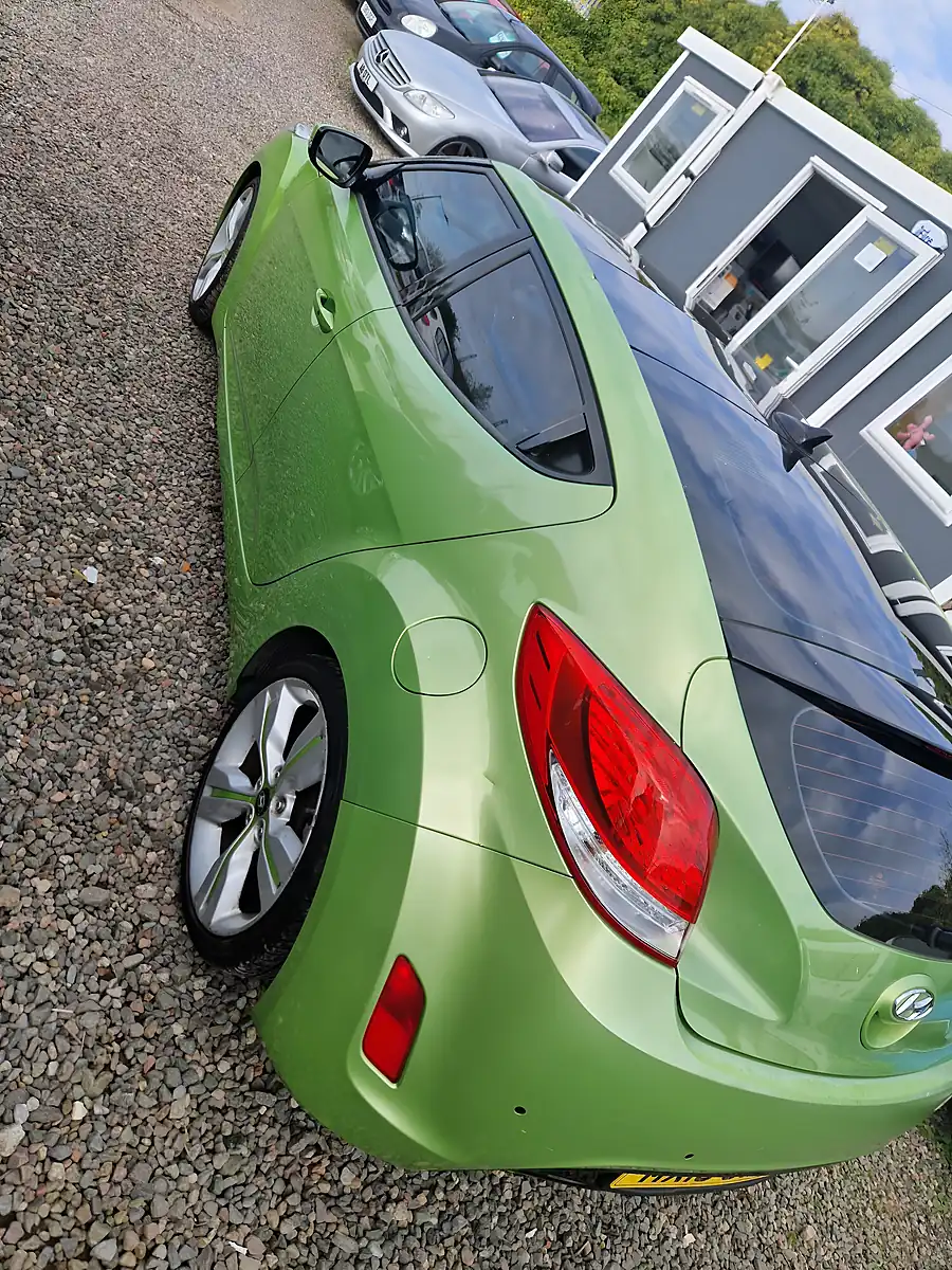 Used 2013 Hyundai Veloster Sport Green - Interior and Exterior details 8