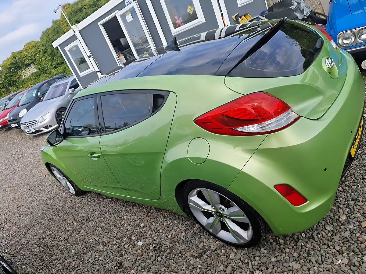 Used 2013 Hyundai Veloster Sport Green - Interior and Exterior details 9
