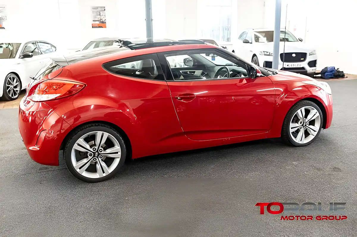 Used 2013 Hyundai Veloster Sport Red - Interior and Exterior details 13