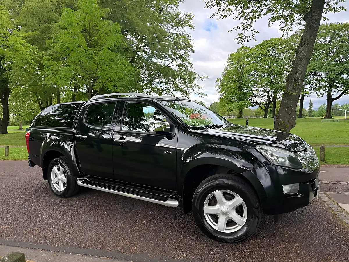 Used 2013 Isuzu D-Max Utah Vision Black - Front View