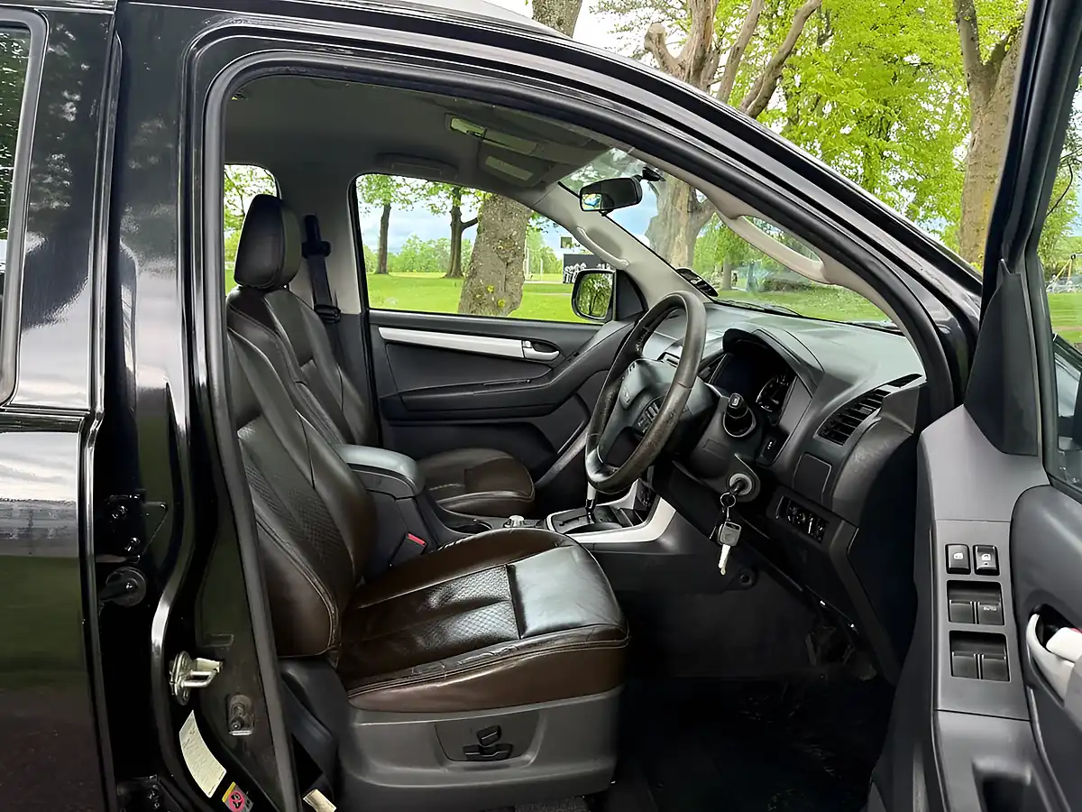 Used 2013 Isuzu D-Max Utah Vision Black - Interior and Exterior details 10