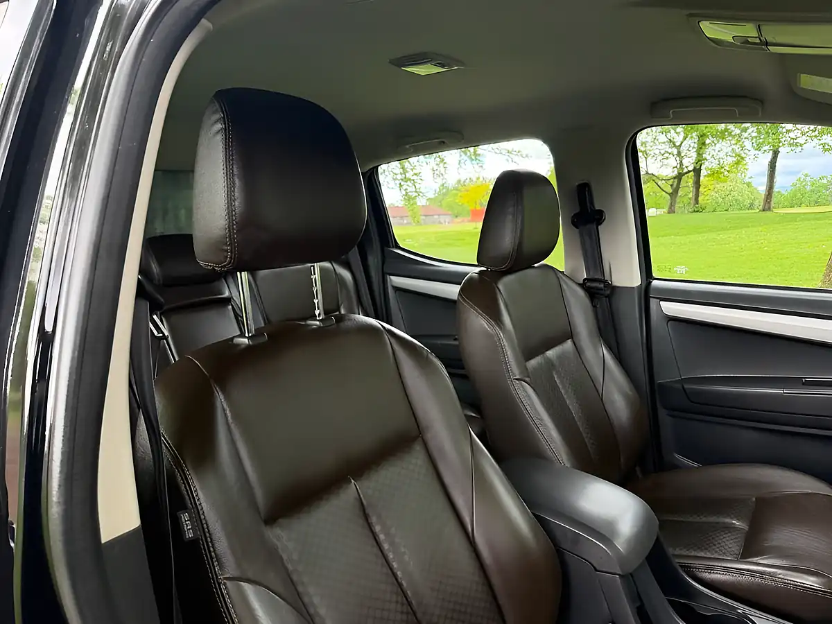 Used 2013 Isuzu D-Max Utah Vision Black - Interior and Exterior details 11