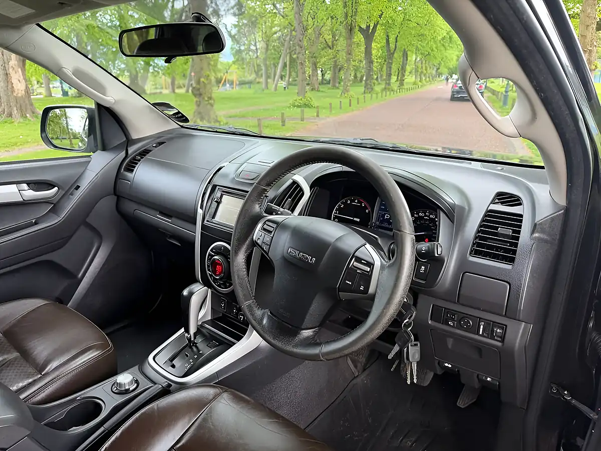 Used 2013 Isuzu D-Max Utah Vision Black - Interior and Exterior details 12