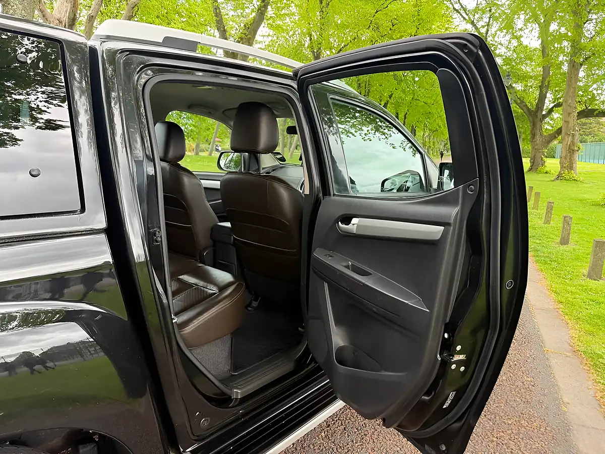 Used 2013 Isuzu D-Max Utah Vision Black - Interior and Exterior details 13