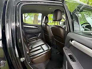 Used 2013 Isuzu D-Max Utah Vision Black - Interior and Exterior details 14