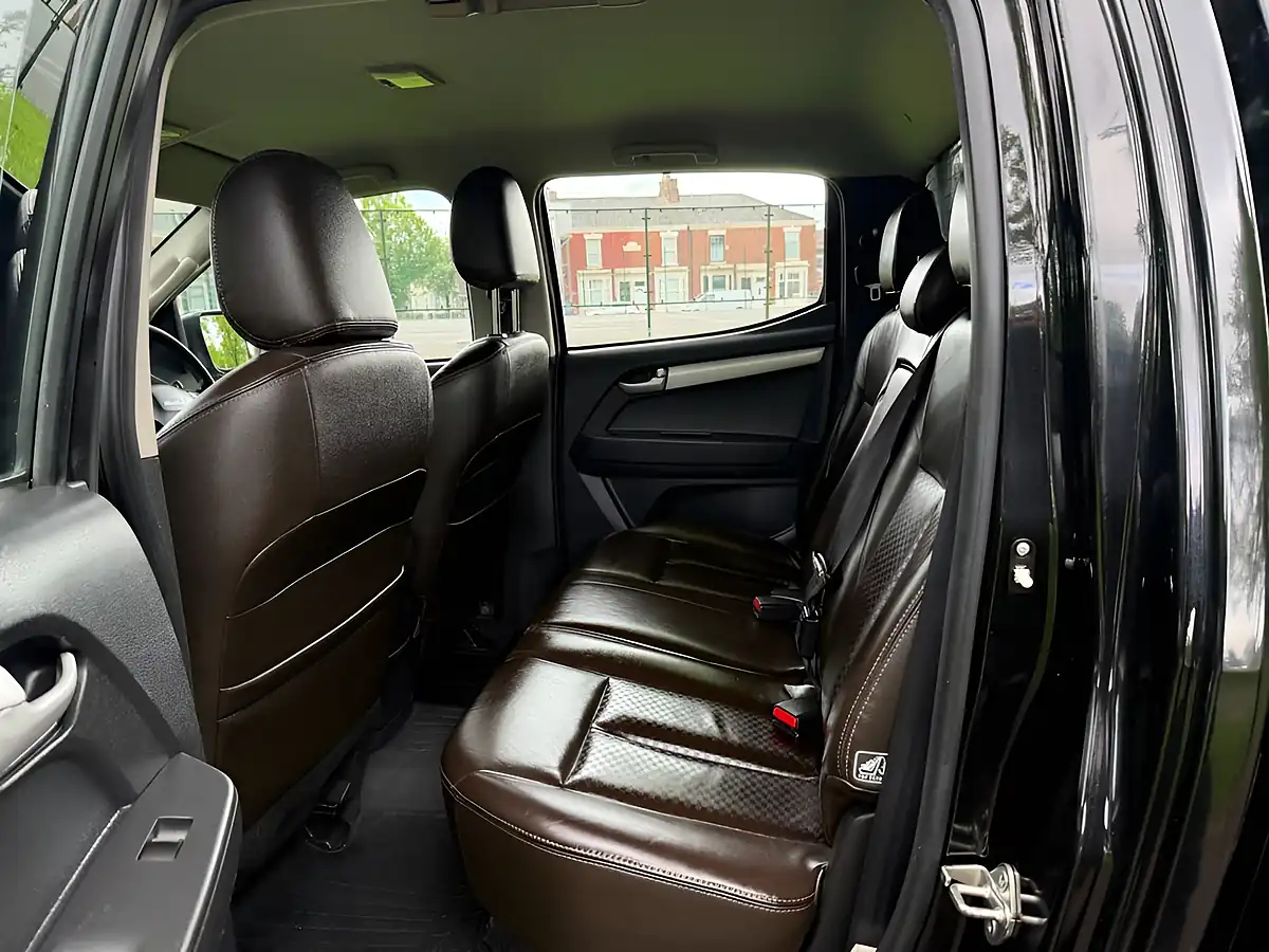 Used 2013 Isuzu D-Max Utah Vision Black - Interior and Exterior details 17