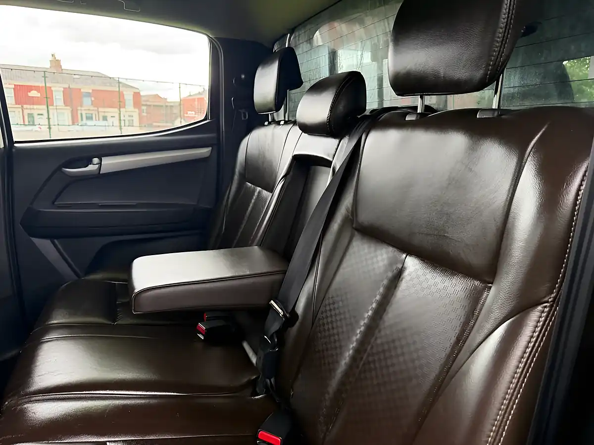 Used 2013 Isuzu D-Max Utah Vision Black - Interior and Exterior details 18
