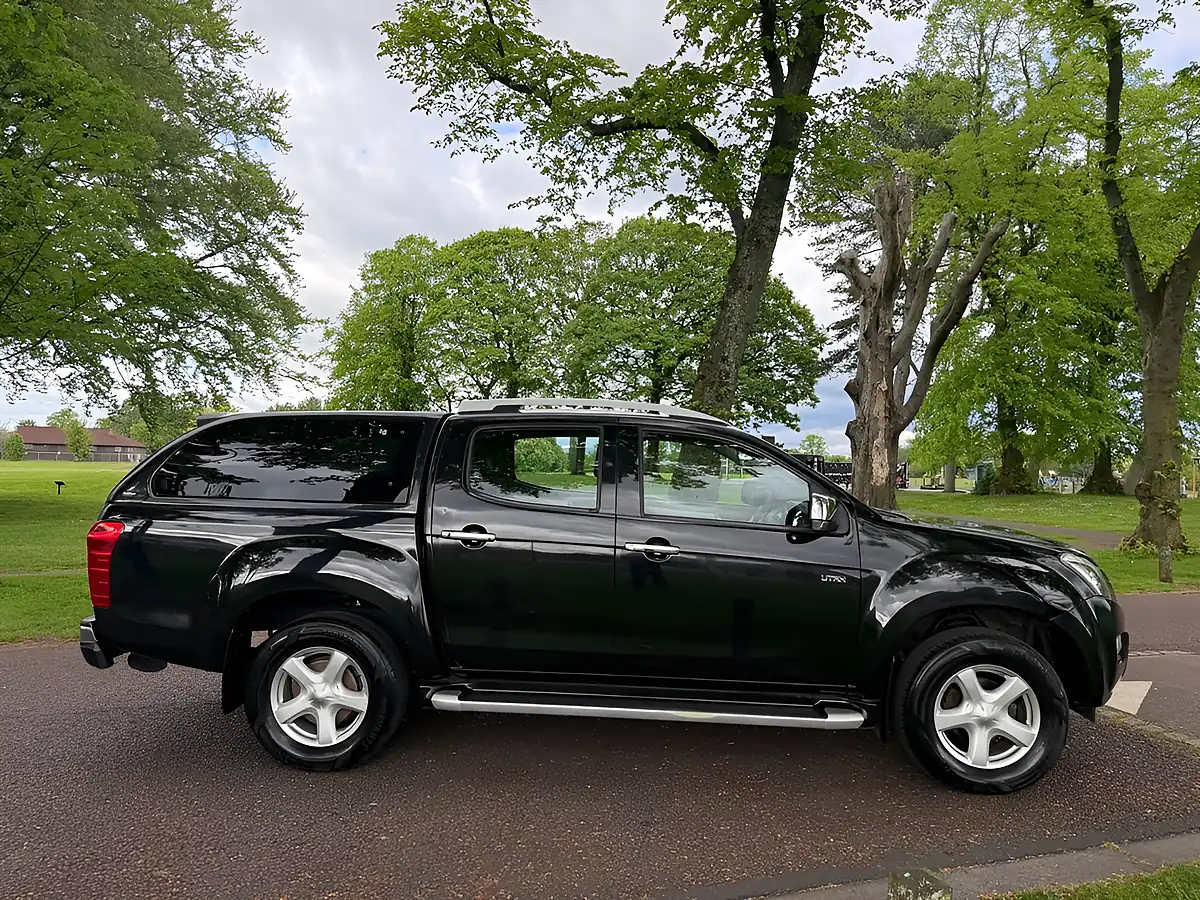Used 2013 Isuzu D-Max Utah Vision Black - Interior and Exterior details 2