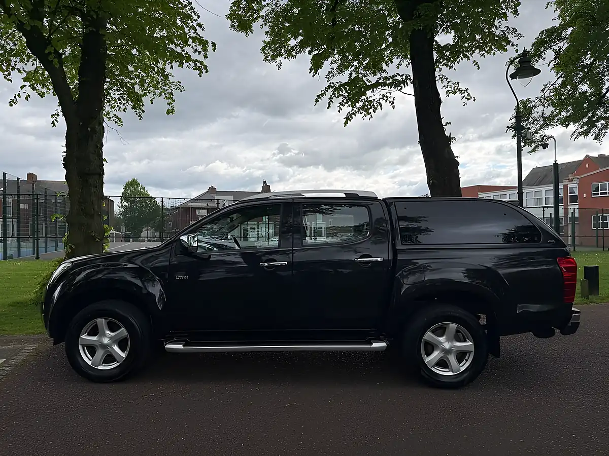 Used 2013 Isuzu D-Max Utah Vision Black - Interior and Exterior details 6