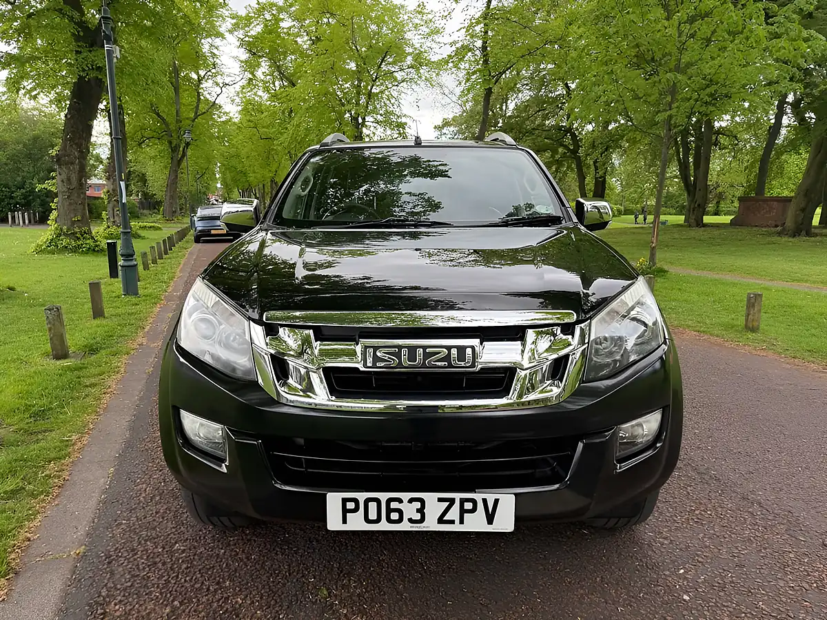 Used 2013 Isuzu D-Max Utah Vision Black - Interior and Exterior details 8