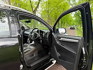 Used 2013 Isuzu D-Max Utah Vision Black - Interior and Exterior details 9