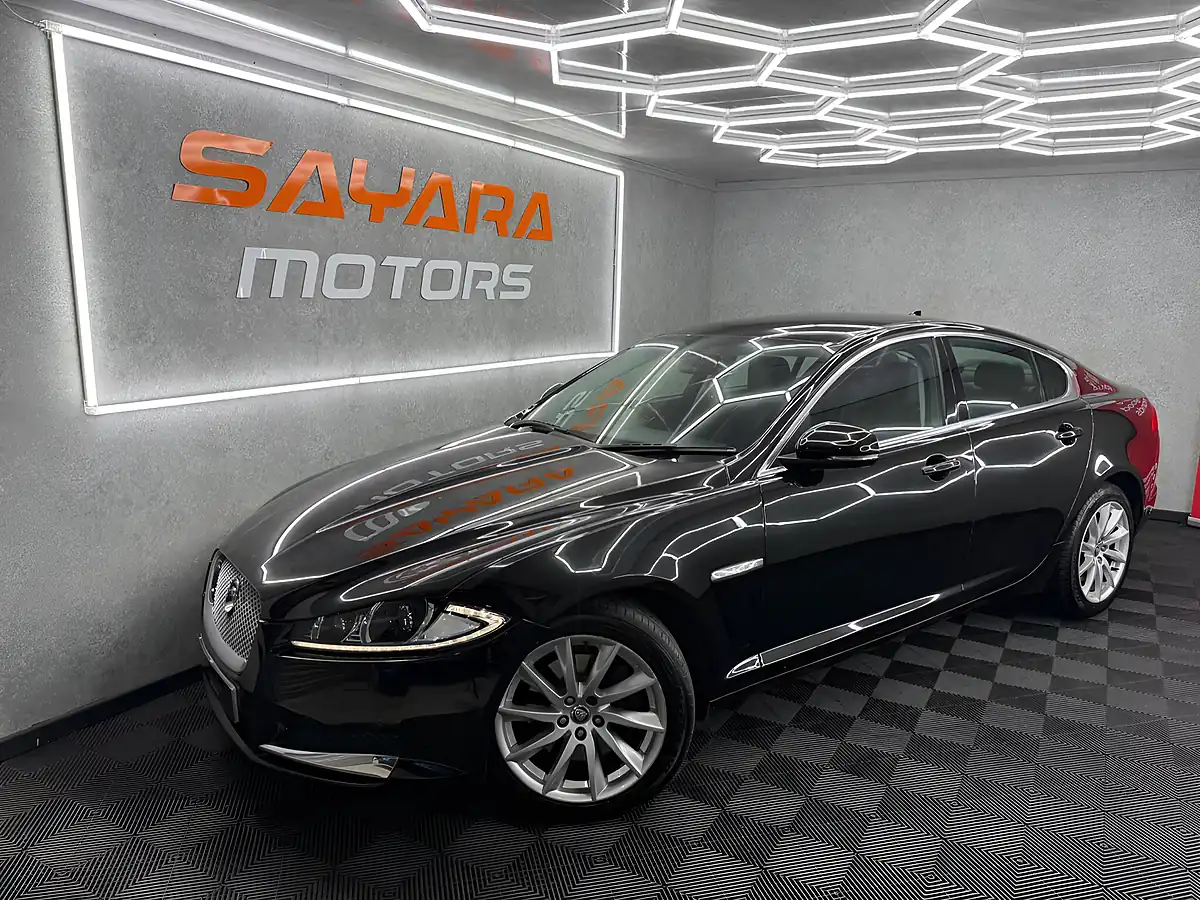 Used 2013 Jaguar Xf Luxury Black - Front View