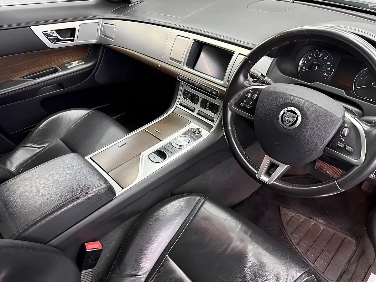 Used 2013 Jaguar Xf Luxury Black - Interior and Exterior details 14