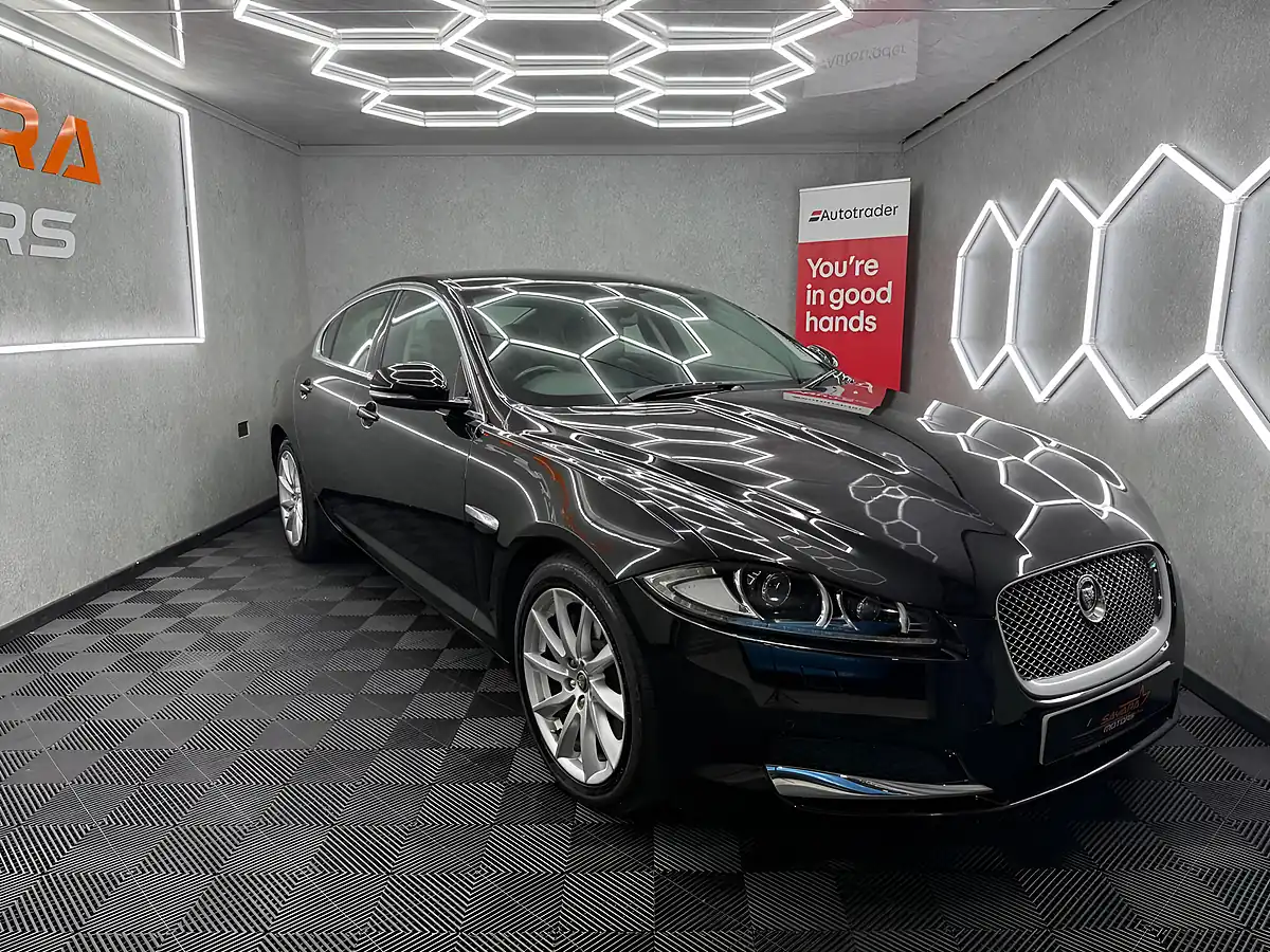 Used 2013 Jaguar Xf Luxury Black - Interior and Exterior details 7