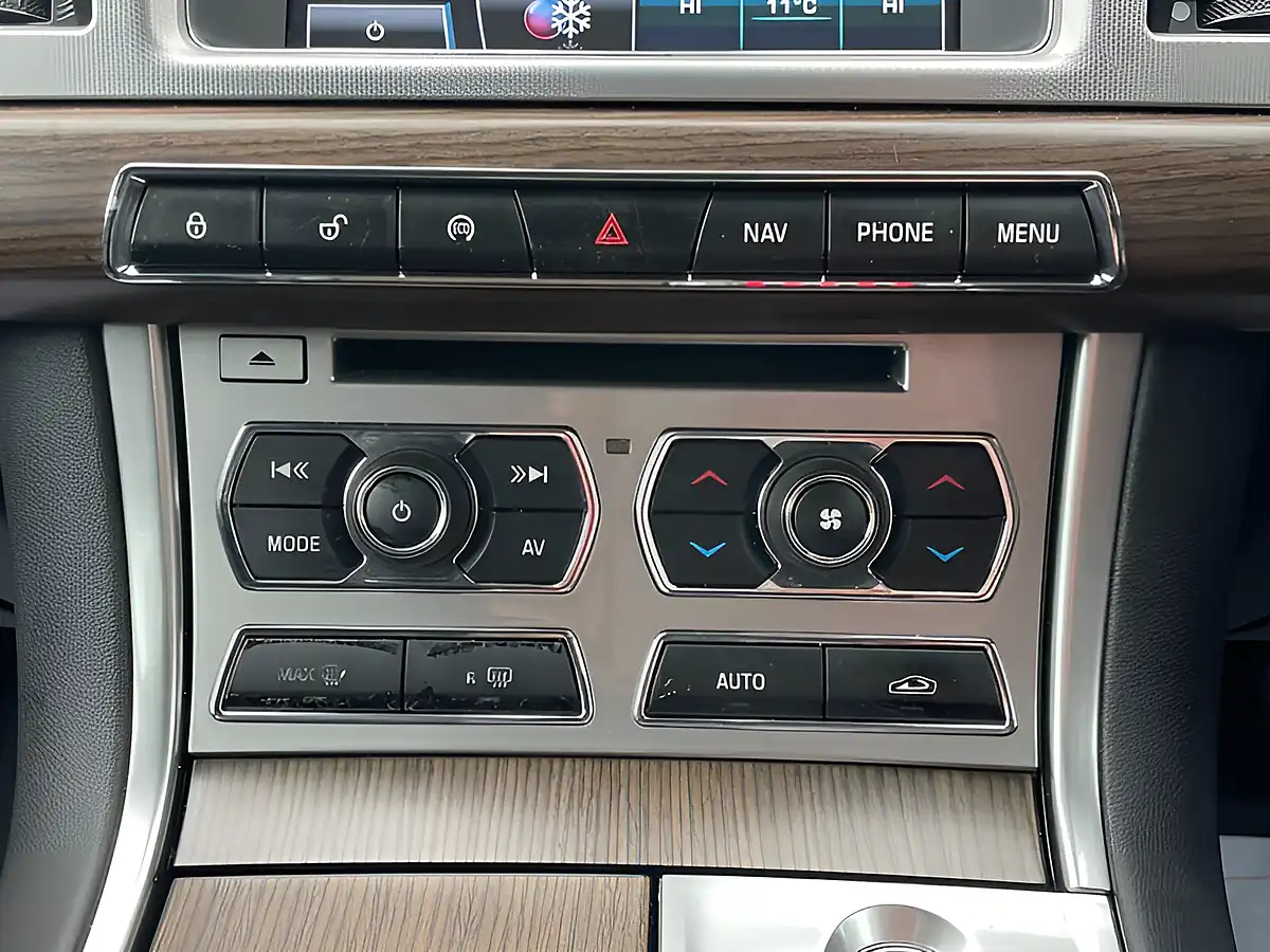 Used 2013 Jaguar Xf Luxury Black - Interior and Exterior details 18