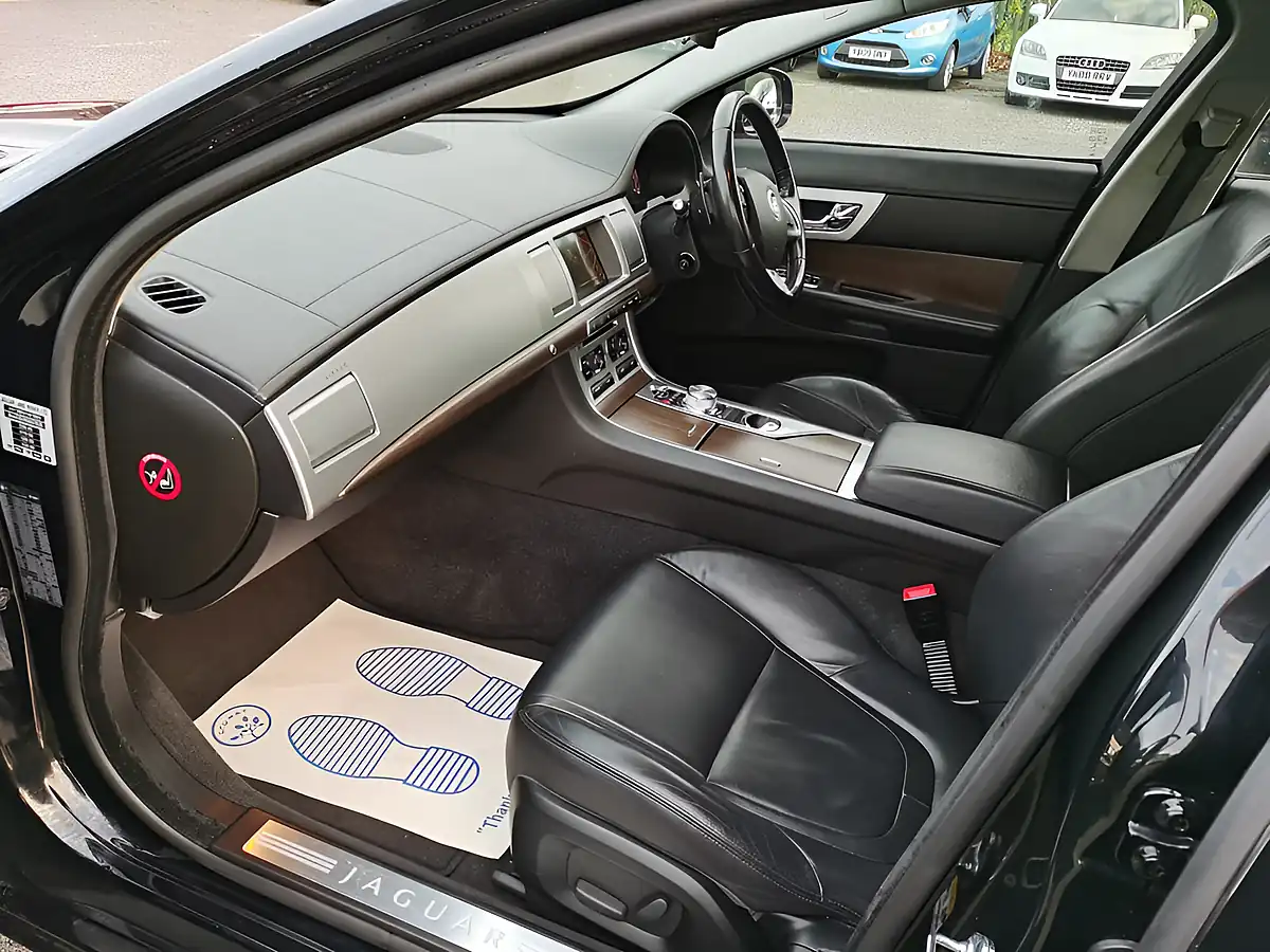 Used 2013 Jaguar Xf Luxury Black - Interior and Exterior details 6