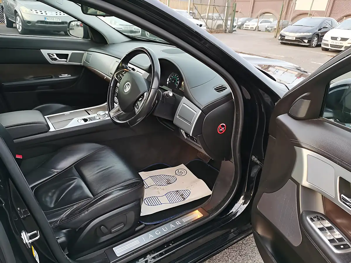 Used 2013 Jaguar Xf Luxury Black - Interior and Exterior details 8