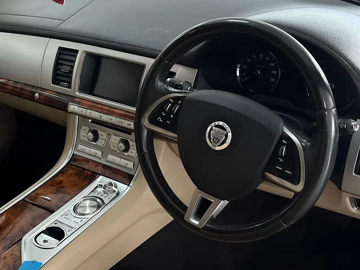 Used 2013 Jaguar Xf Luxury Blue - Interior and Exterior details 12