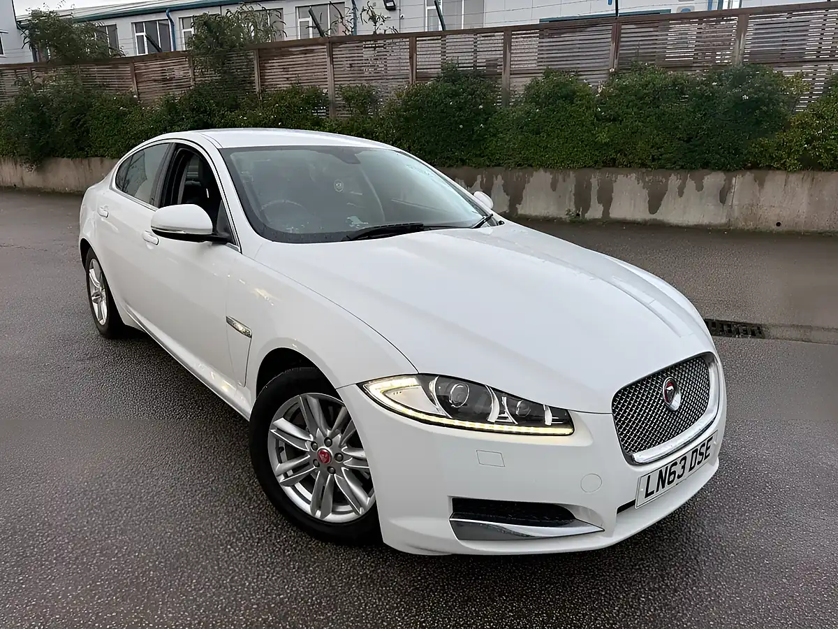 Used 2013 Jaguar Xf Luxury Polaris White - Interior and Exterior details 10
