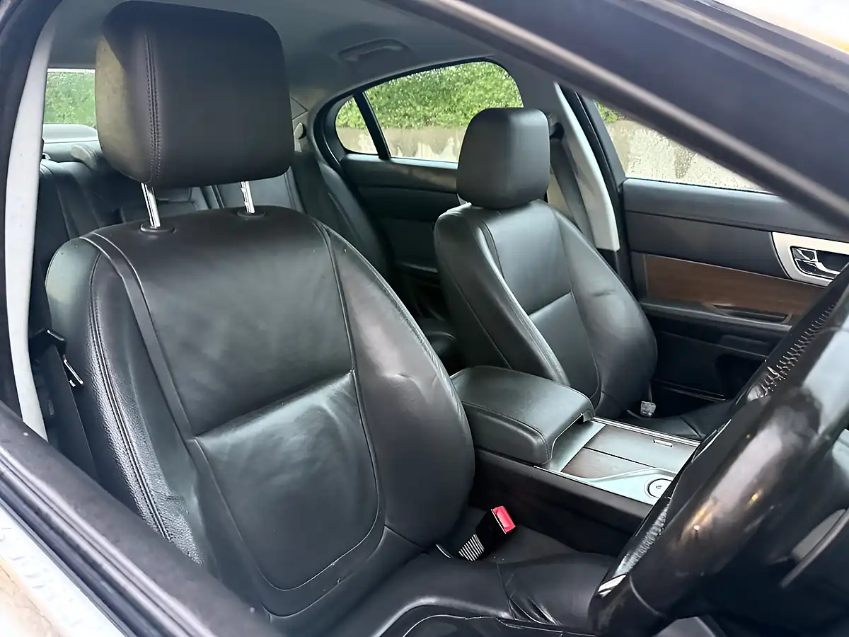 Used 2013 Jaguar Xf Luxury Polaris White - Interior and Exterior details 11
