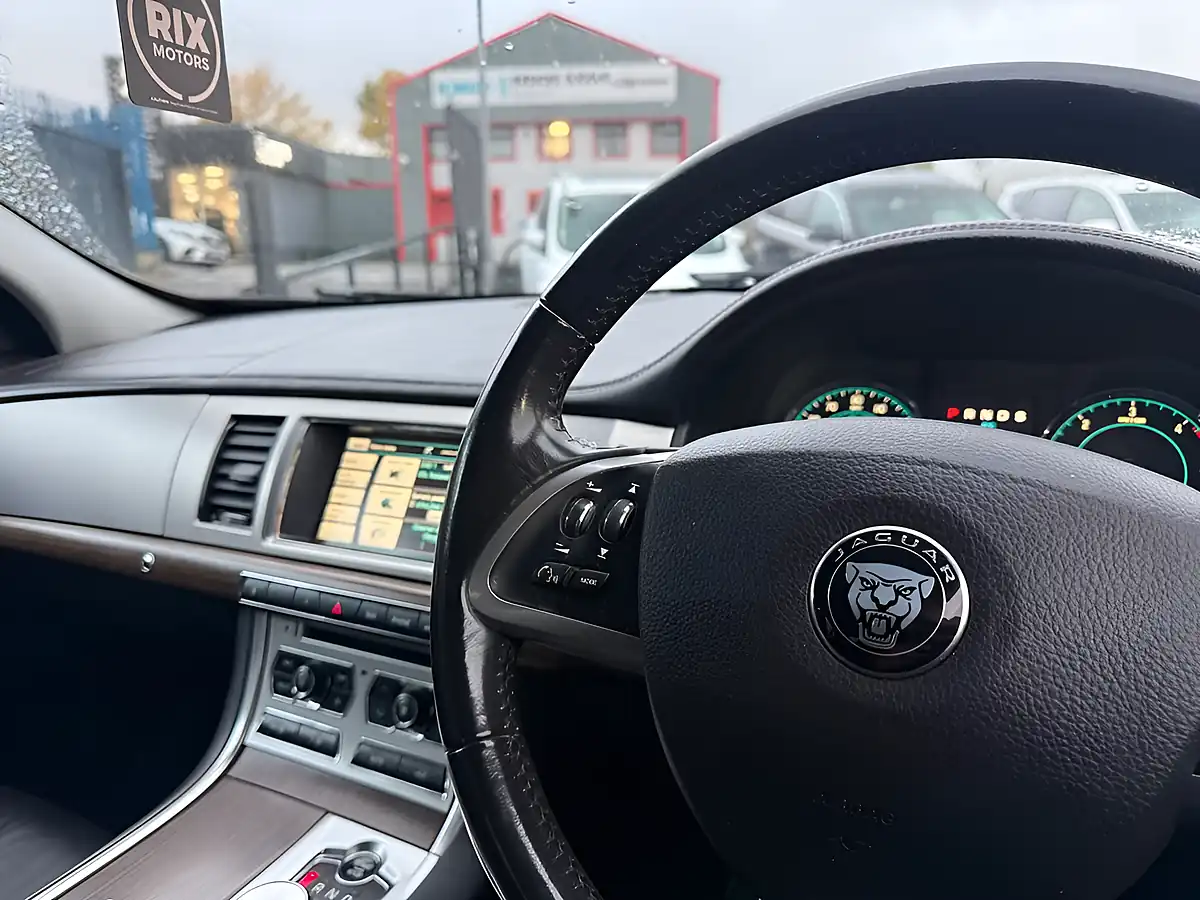 Used 2013 Jaguar Xf Luxury Polaris White - Interior and Exterior details 12