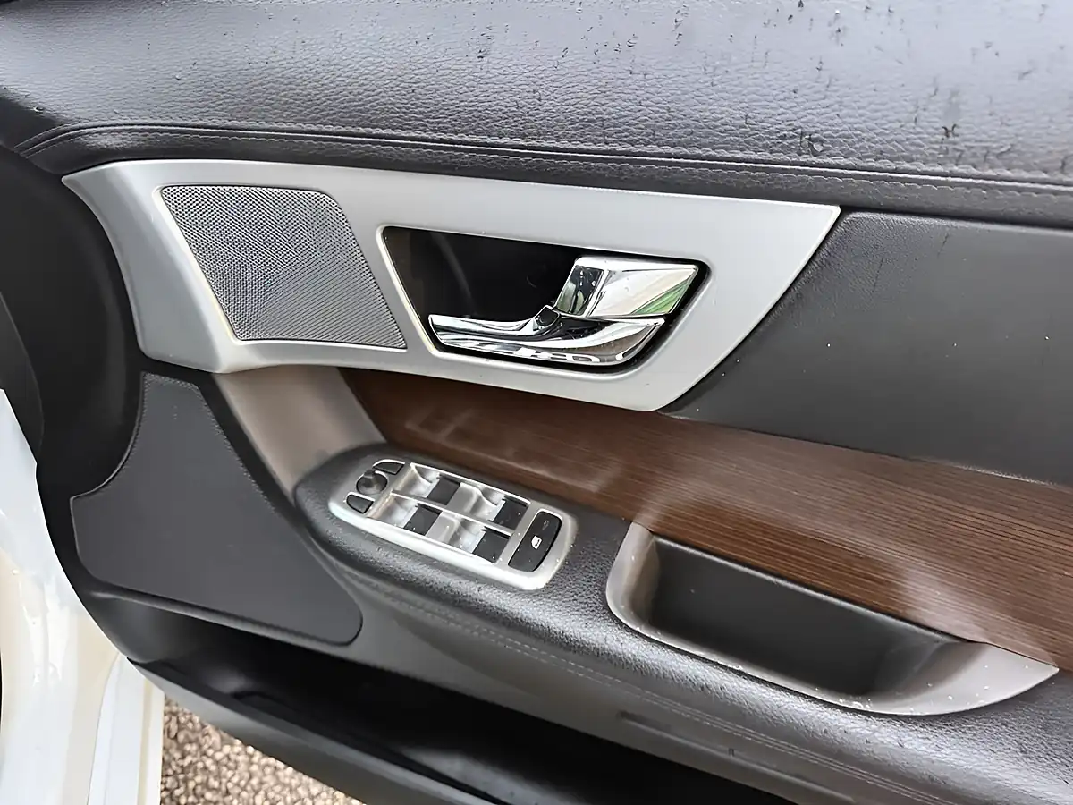 Used 2013 Jaguar Xf Luxury Polaris White - Interior and Exterior details 13