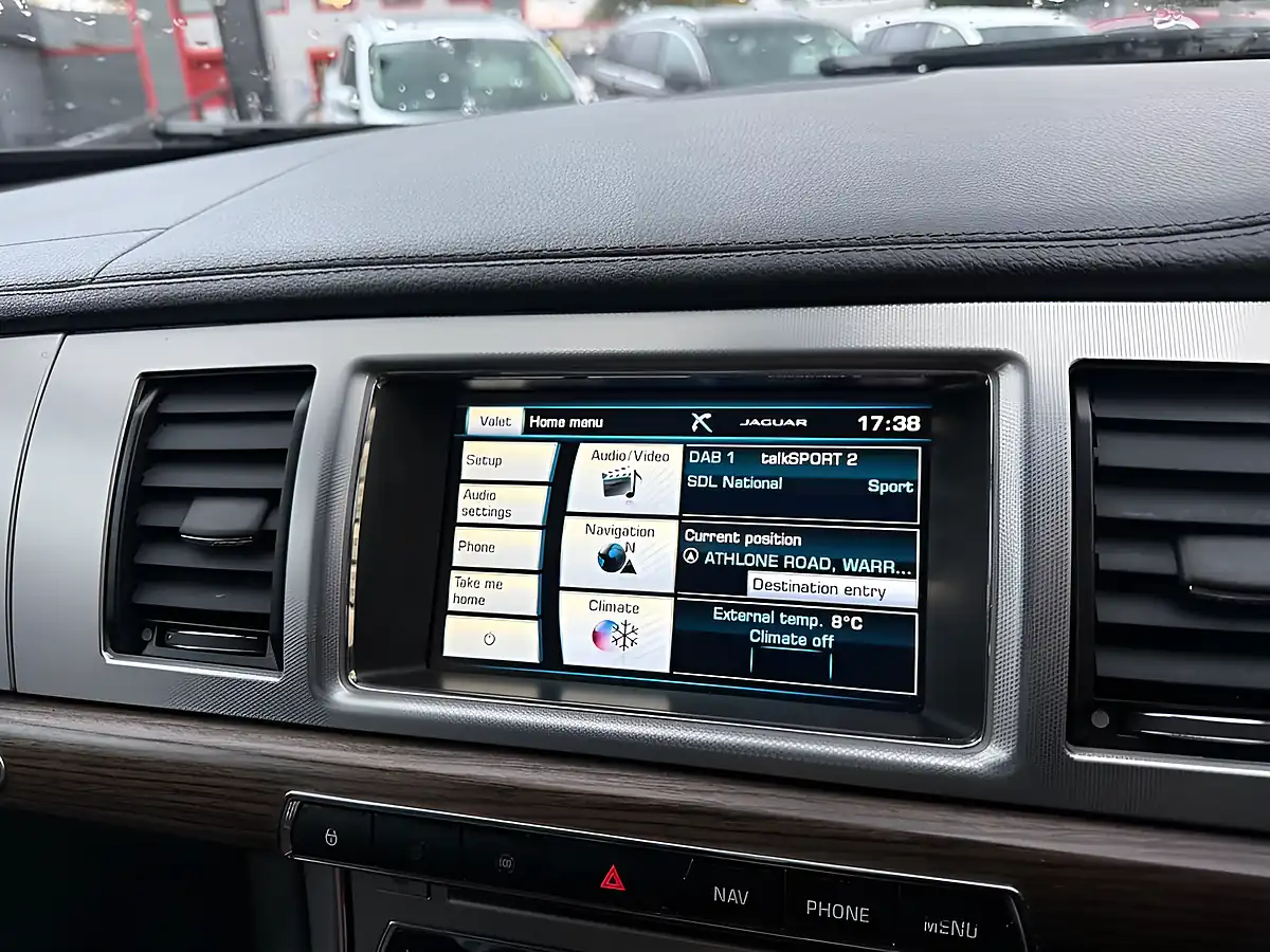 Used 2013 Jaguar Xf Luxury Polaris White - Interior and Exterior details 14