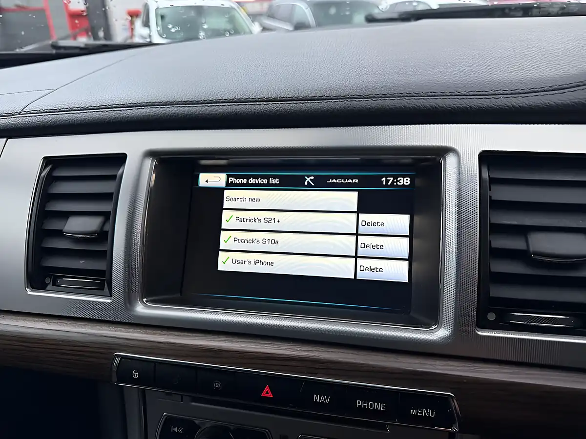 Used 2013 Jaguar Xf Luxury Polaris White - Interior and Exterior details 15