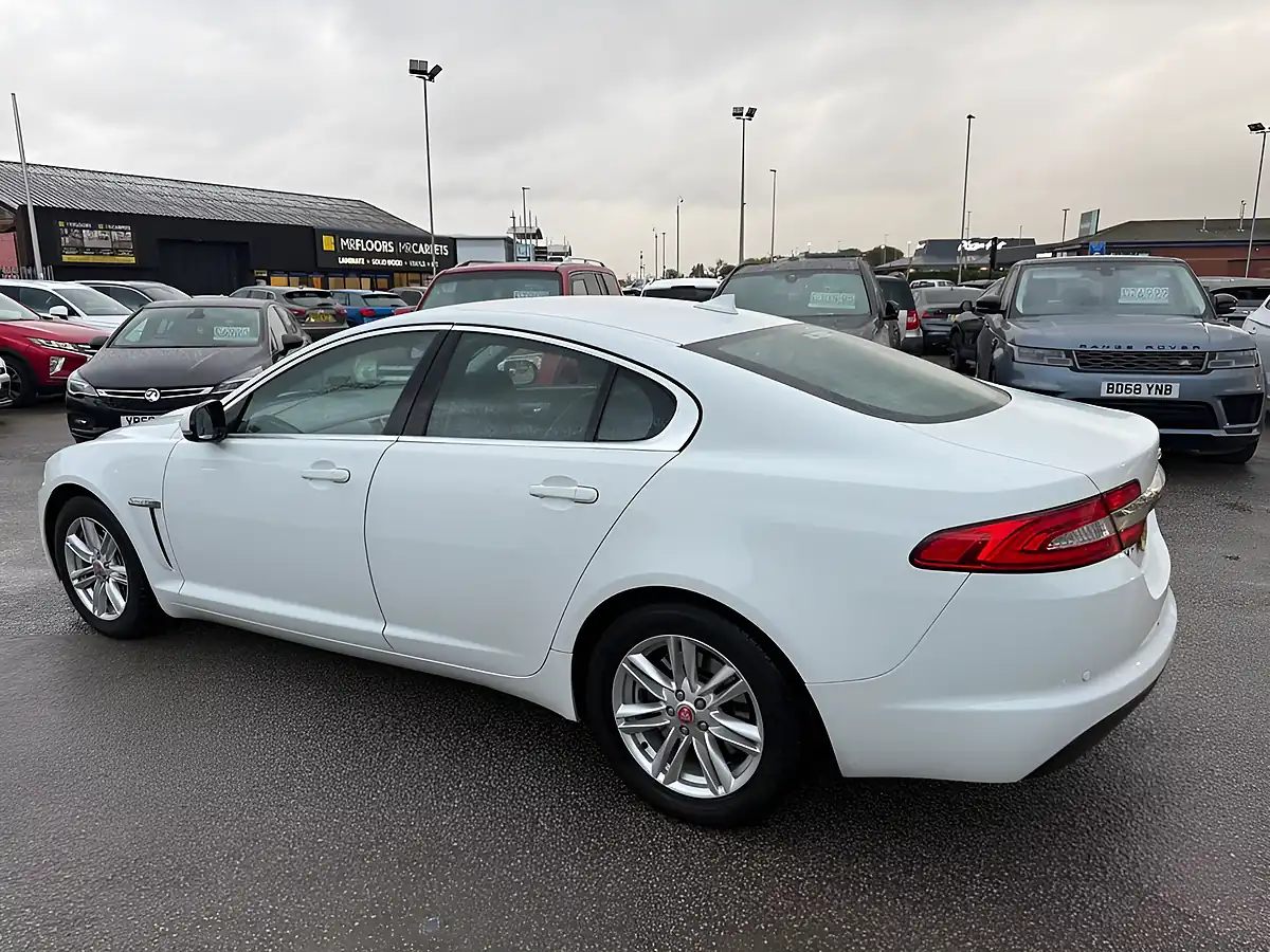 Used 2013 Jaguar Xf Luxury Polaris White - Interior and Exterior details 4