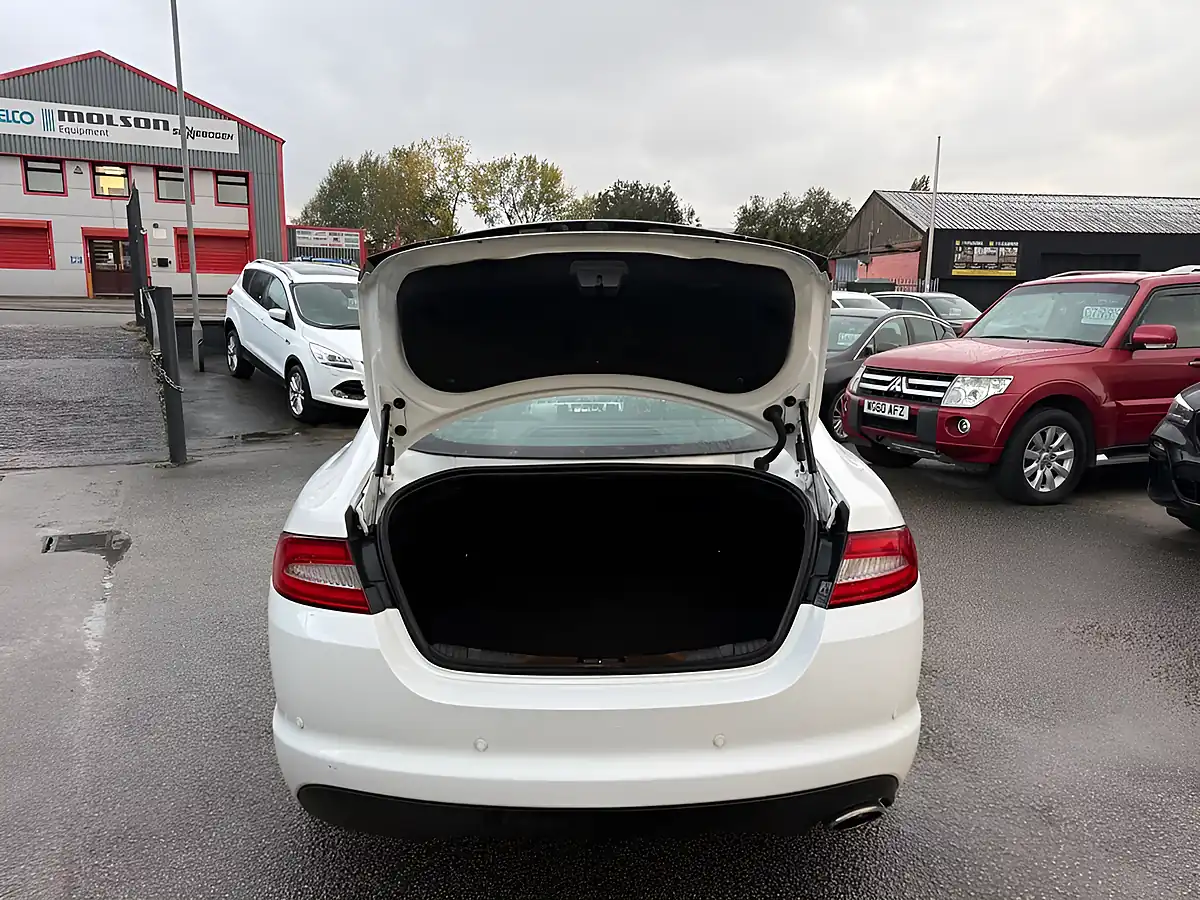 Used 2013 Jaguar Xf Luxury Polaris White - Interior and Exterior details 7