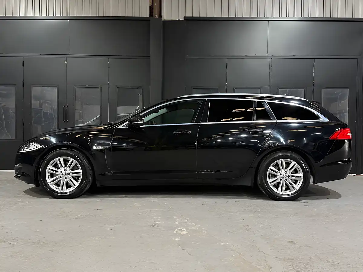 Used 2013 Jaguar Xf Luxury Sportbrake Black - Interior and Exterior details 10