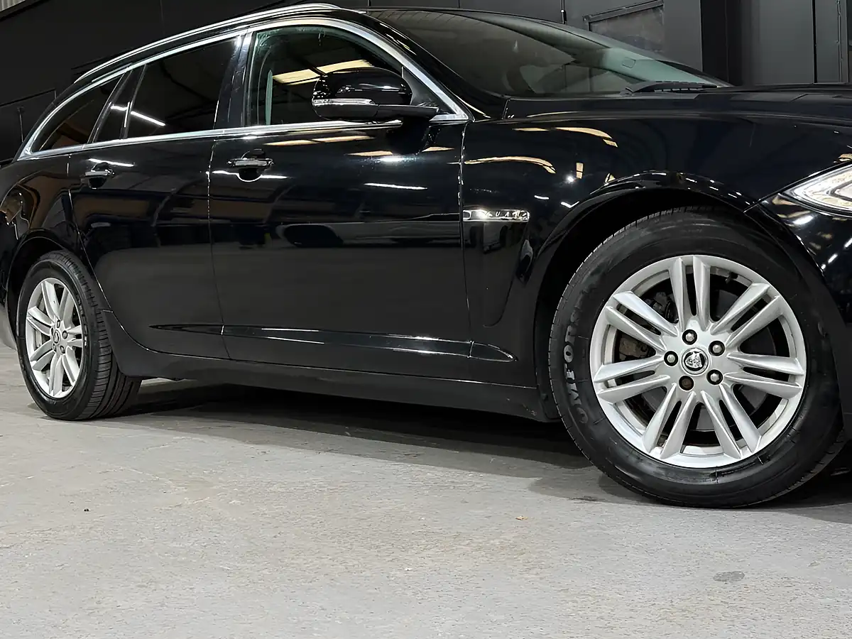 Used 2013 Jaguar Xf Luxury Sportbrake Black - Interior and Exterior details 14