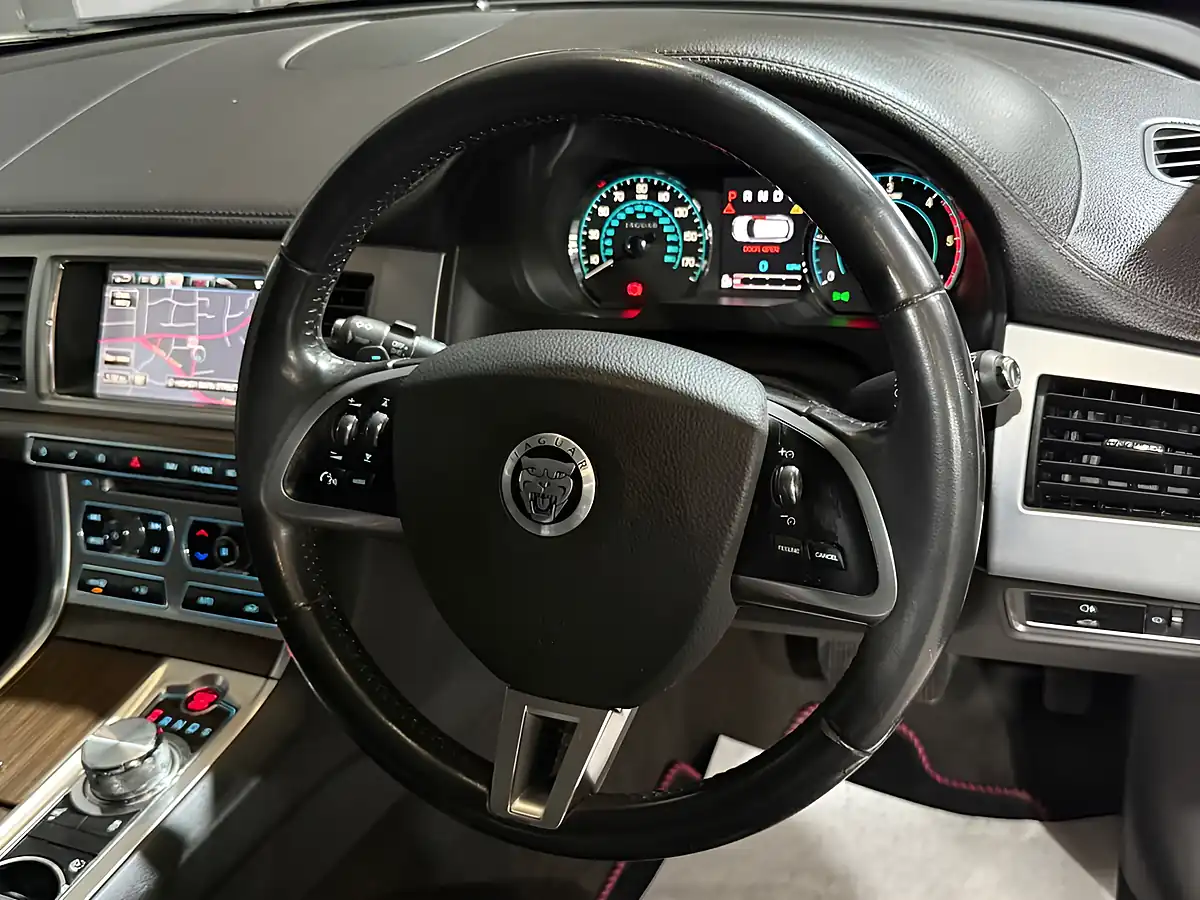 Used 2013 Jaguar Xf Luxury Sportbrake Black - Interior and Exterior details 15