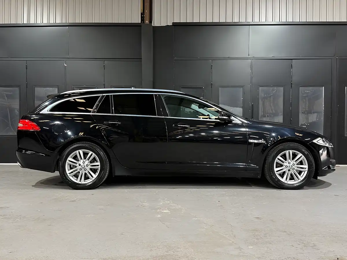 Used 2013 Jaguar Xf Luxury Sportbrake Black - Interior and Exterior details 4