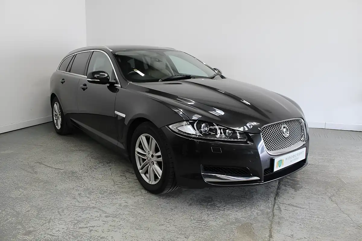 Used 2013 Jaguar Xf Luxury Sportbrake Grey - Front View