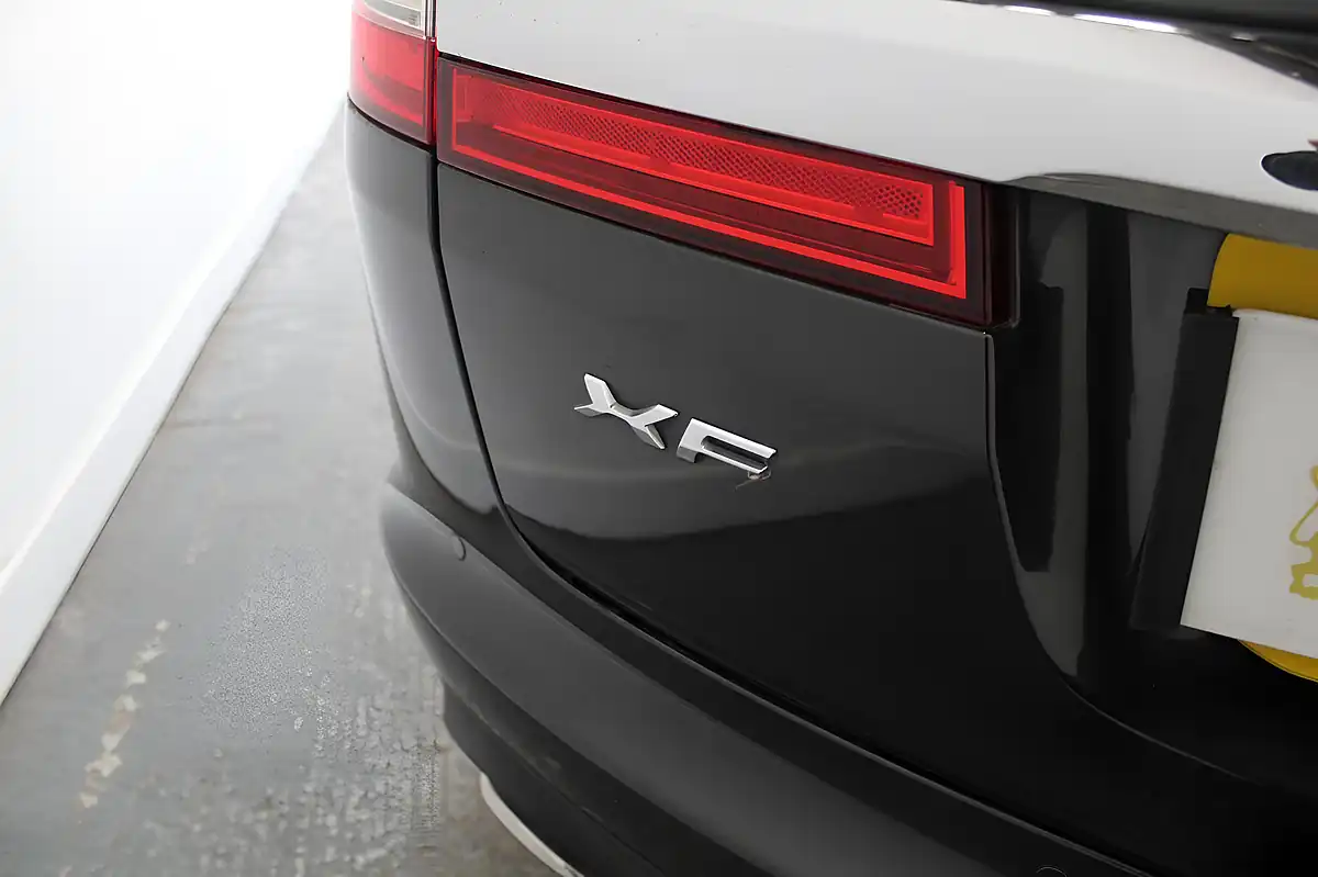Used 2013 Jaguar Xf Luxury Sportbrake Grey - Interior and Exterior details 11