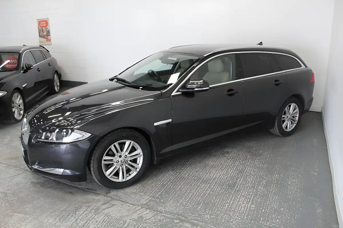 Used 2013 Jaguar Xf Luxury Sportbrake Grey - Interior and Exterior details 4