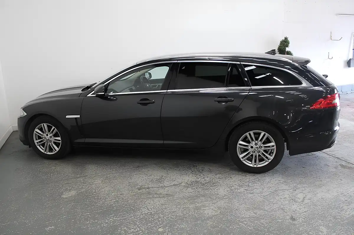 Used 2013 Jaguar Xf Luxury Sportbrake Grey - Interior and Exterior details 7