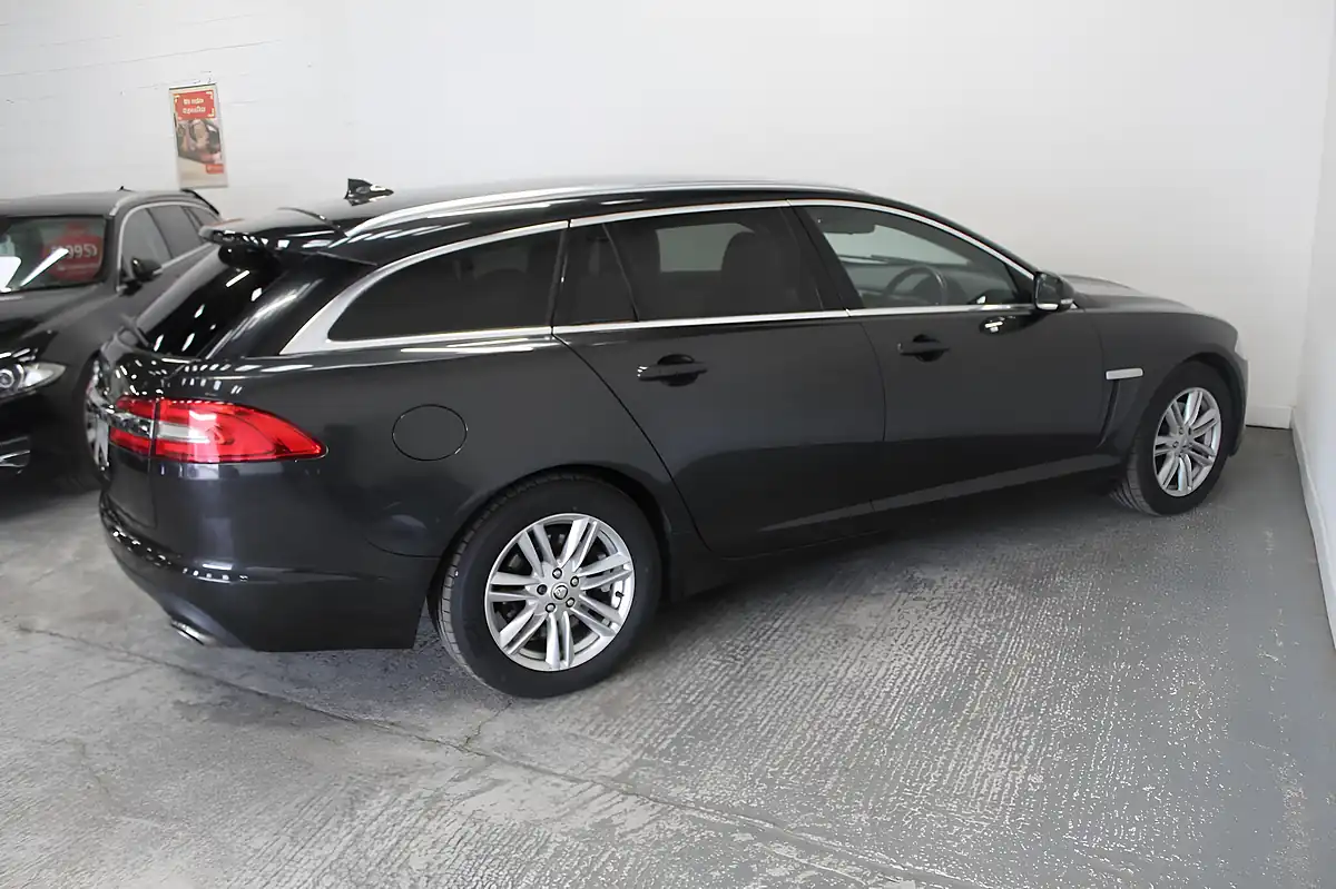 Used 2013 Jaguar Xf Luxury Sportbrake Grey - Interior and Exterior details 8