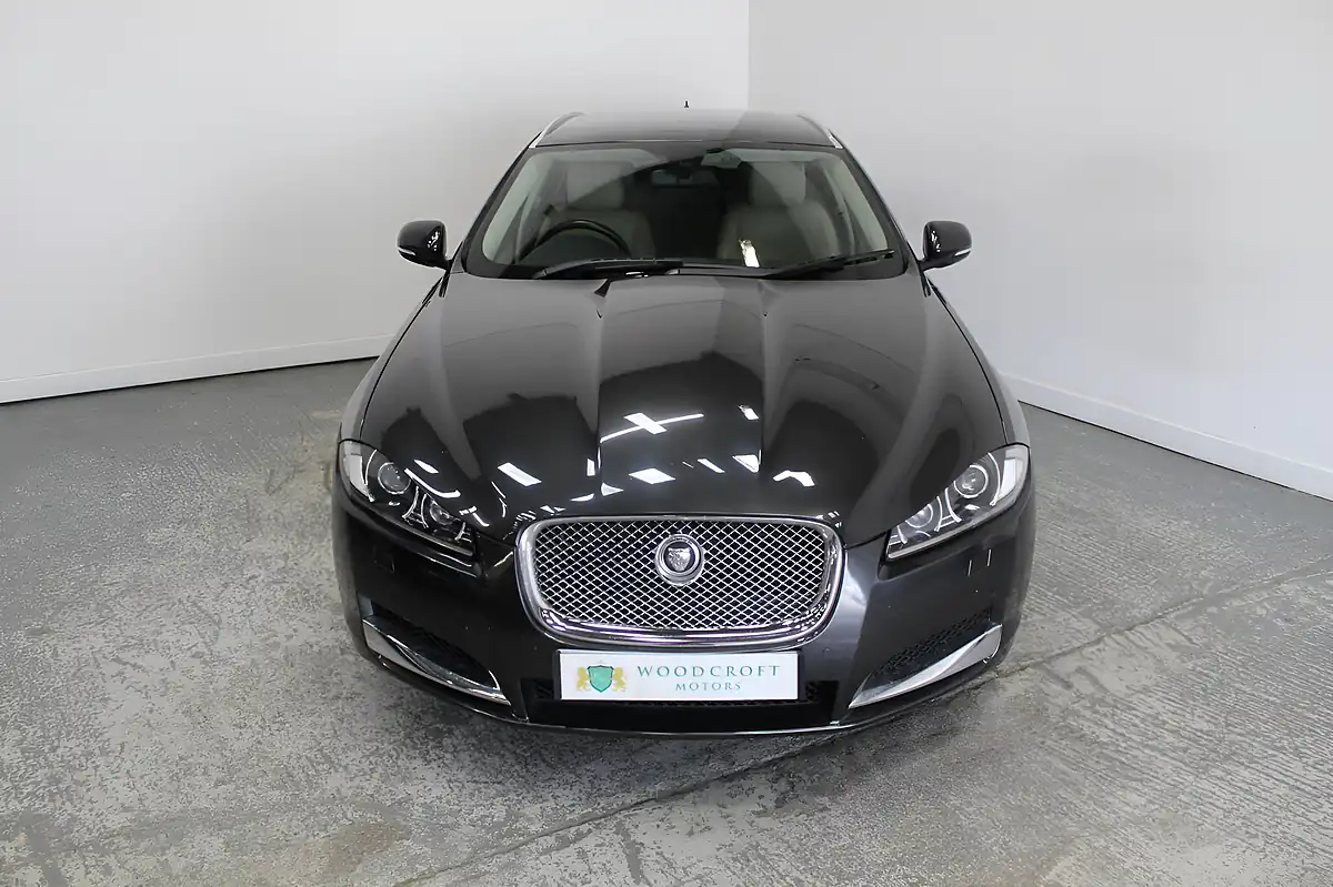 Used 2013 Jaguar Xf Luxury Sportbrake Grey - Interior and Exterior details 9