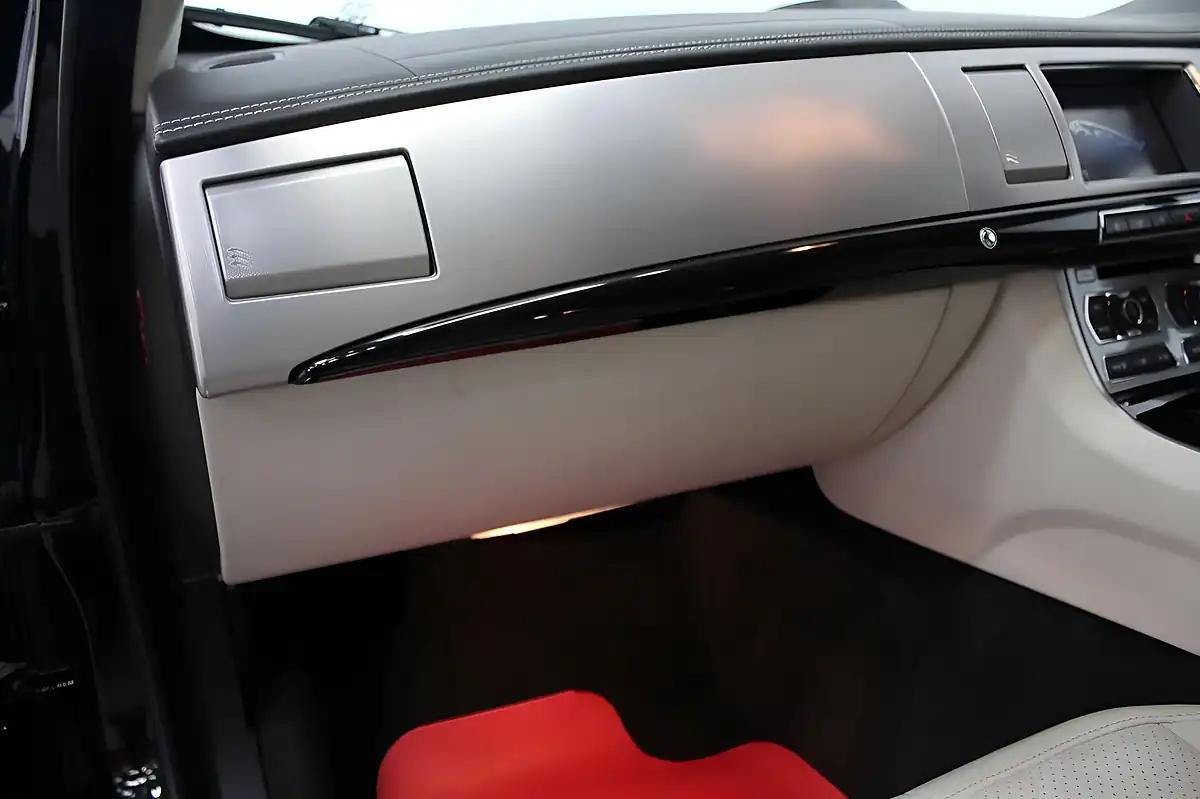 Used 2013 Jaguar Xf Portfolio Sportbrake Black - Interior and Exterior details 13