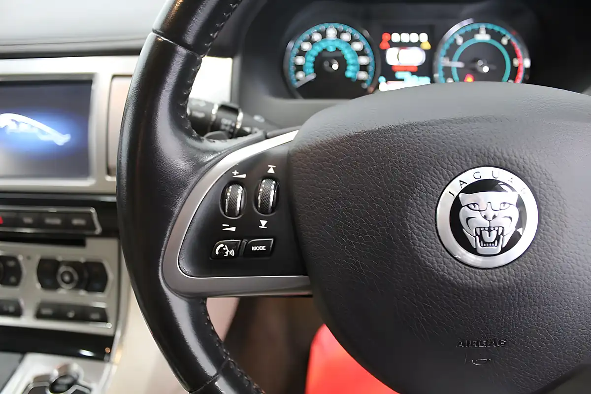 Used 2013 Jaguar Xf Portfolio Sportbrake Black - Interior and Exterior details 17