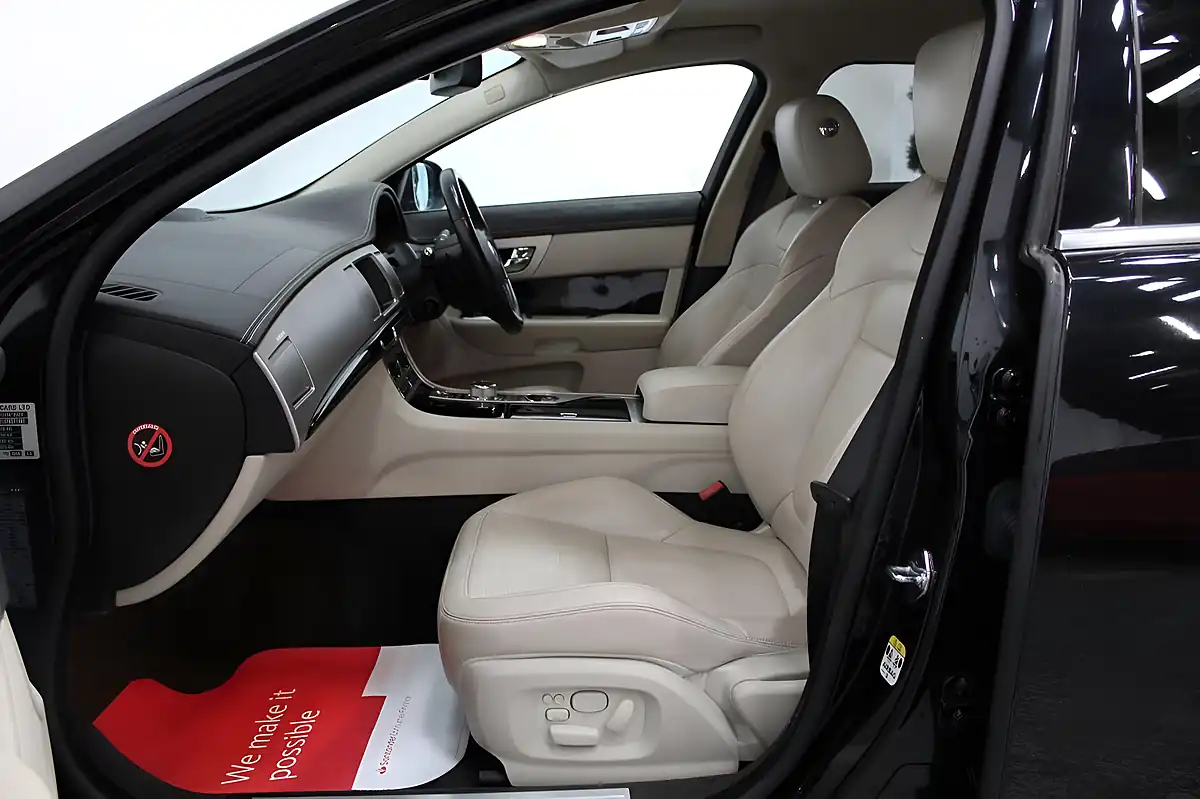 Used 2013 Jaguar Xf Portfolio Sportbrake Black - Interior and Exterior details 18